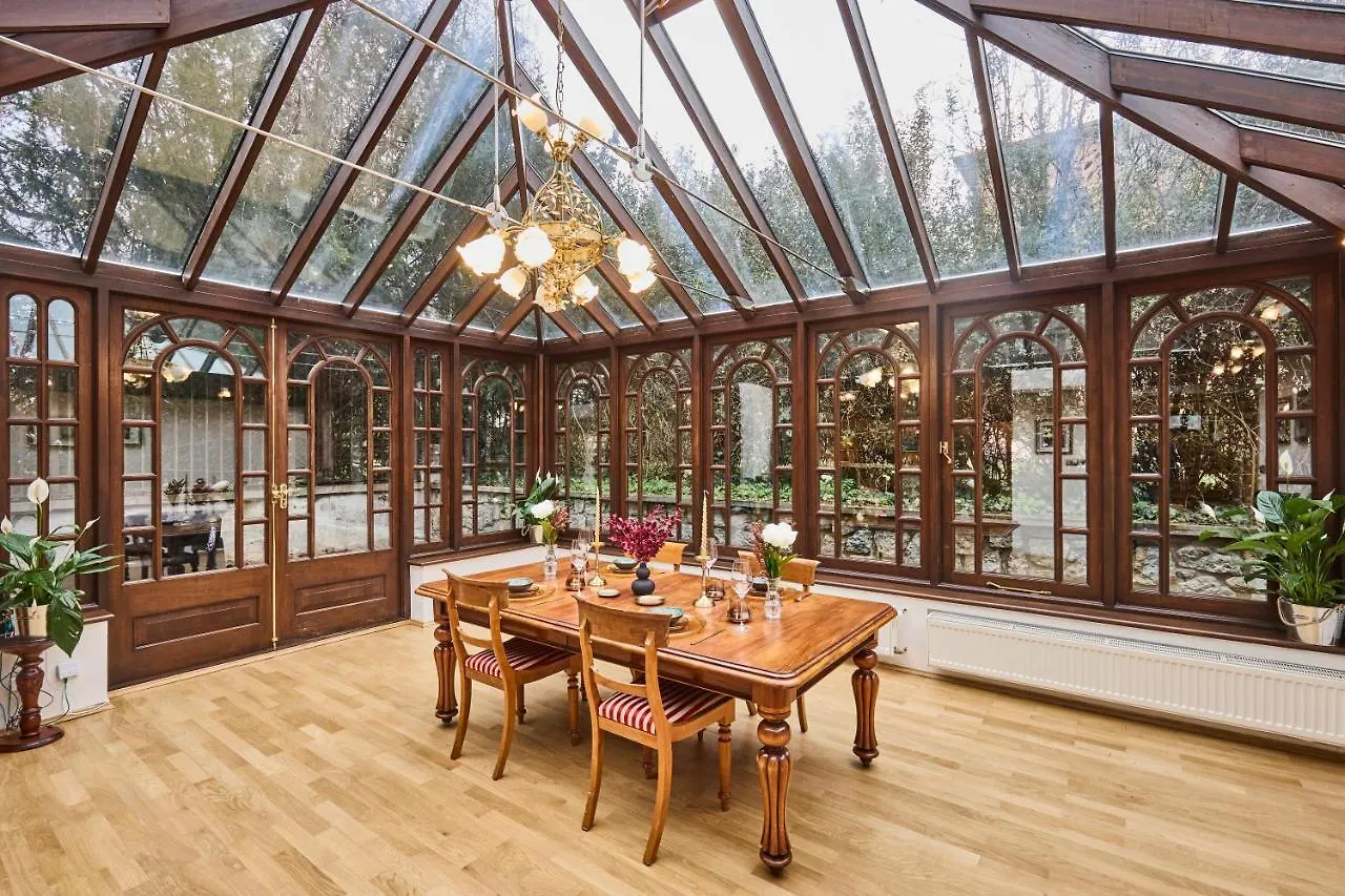 *The Little Castle* With Heated Pool And Sauna Villa Prága 0*,  Csehország